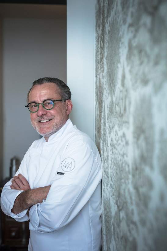 Ivan LAVAUX, Chef étoilé au Guide MICHELIN, propriétaire de l'Auberge de l'Abbaye à Ambronay dans l'Ain AAA, restaurant 1 étoile au Guide Michelin 2024.
